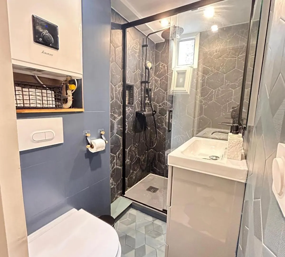 Apartment Modern Apt Near Montmarte 2 Mins From Metro Chateau Rouge Paris France