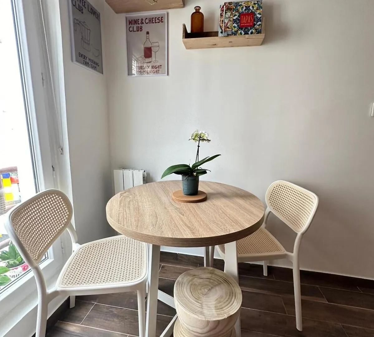 Modern Apt Near Montmarte 2 Mins From Metro Chateau Rouge Paris France